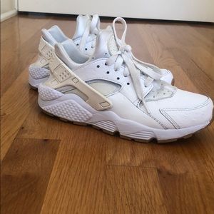 Nike Air Huarache Gum Sole Women’s 8 / Men’s 6